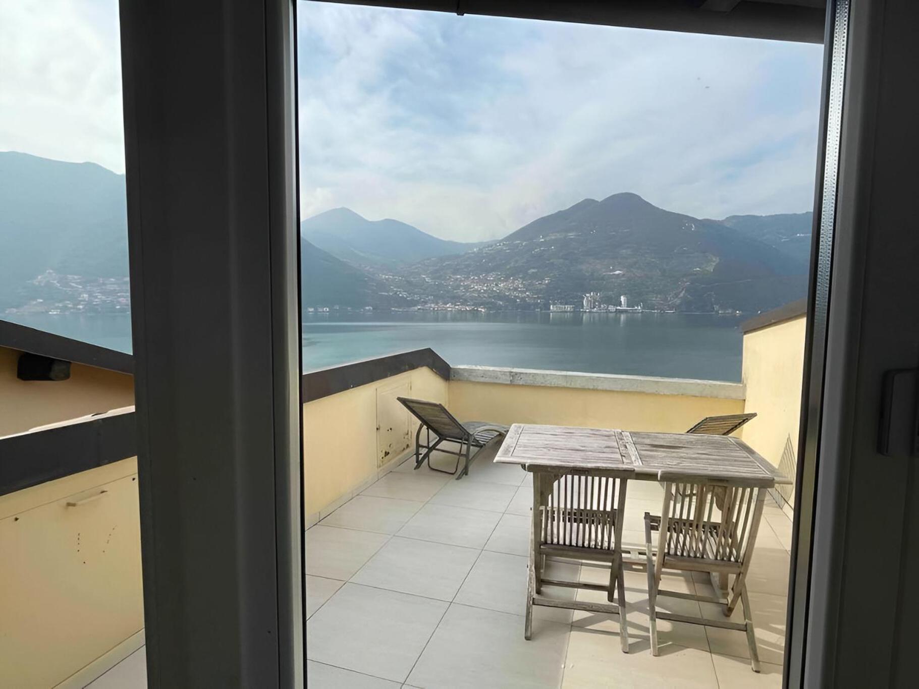 Casa Pg - Appartamento Vista Lago Monte Isola Buitenkant foto