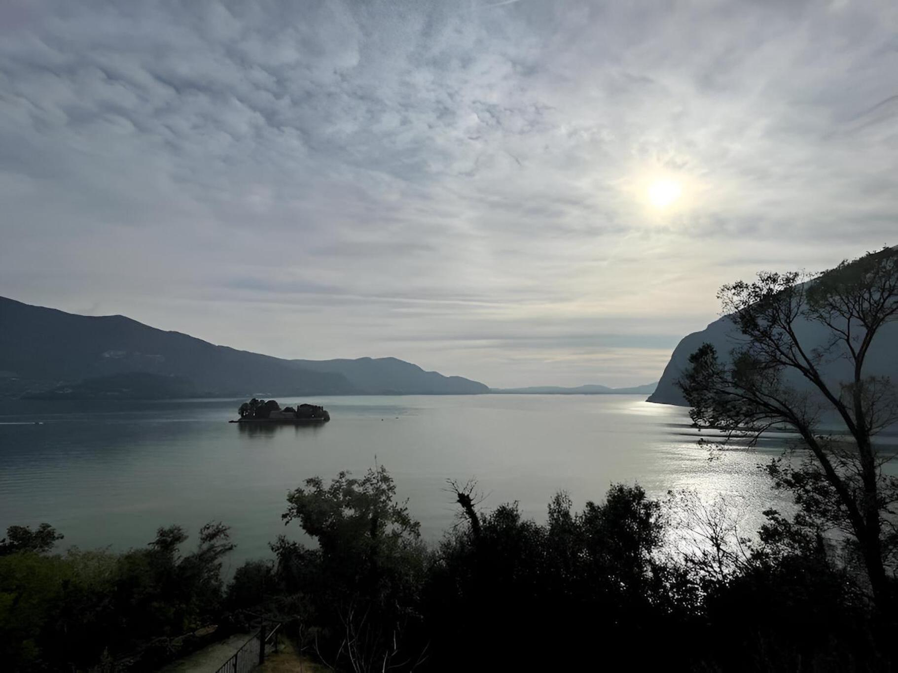 Casa Pg - Appartamento Vista Lago Monte Isola Buitenkant foto